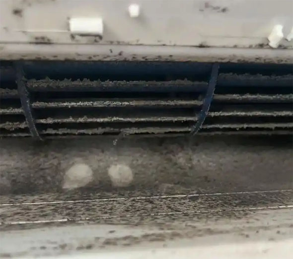 重庆空调吹的风有股烧焦味是怎么回事